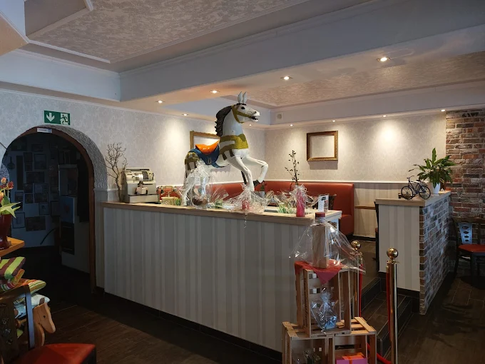 Innenraum Klön Café in Rödingen